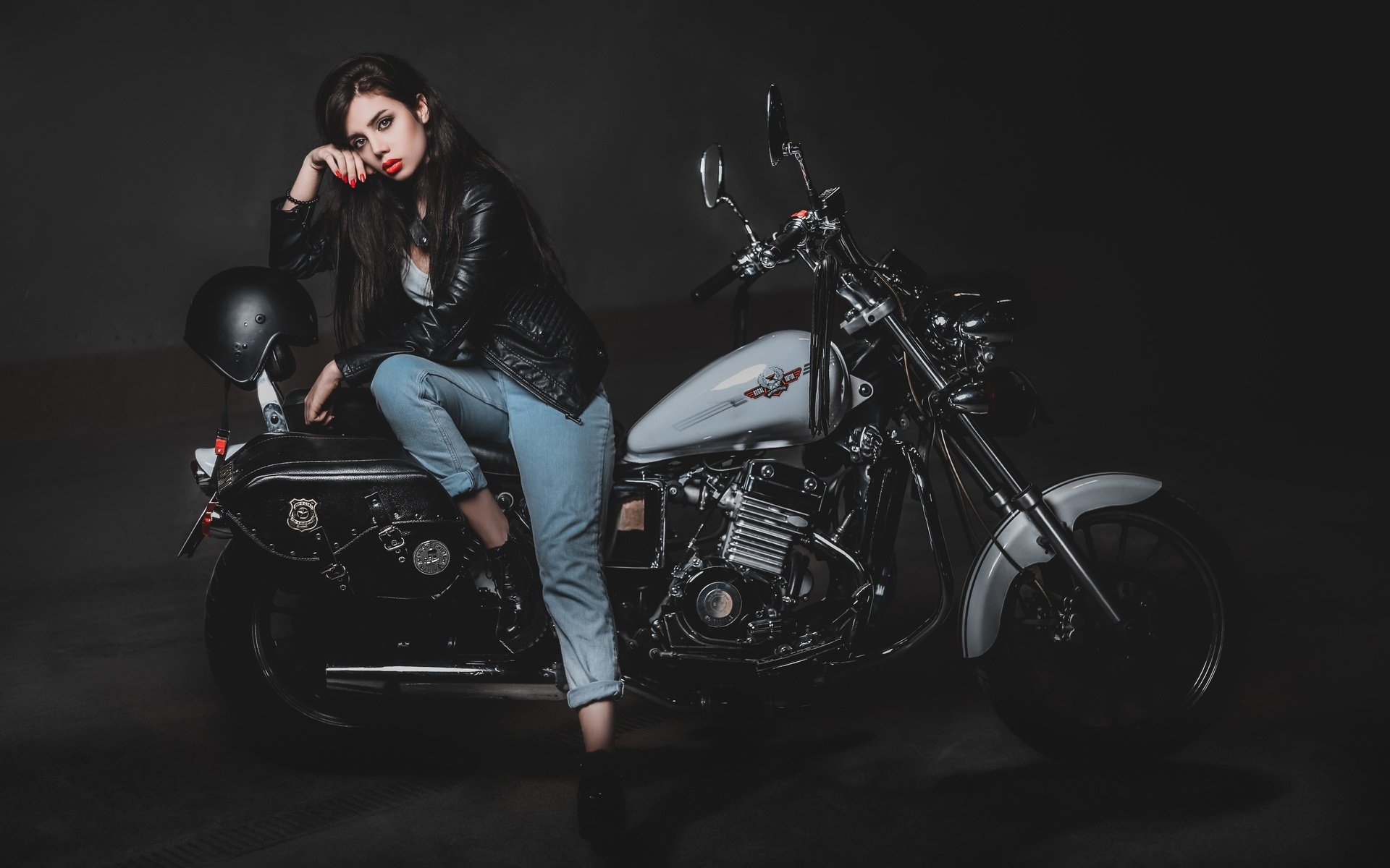Biker girls: style and drive in Belgrade