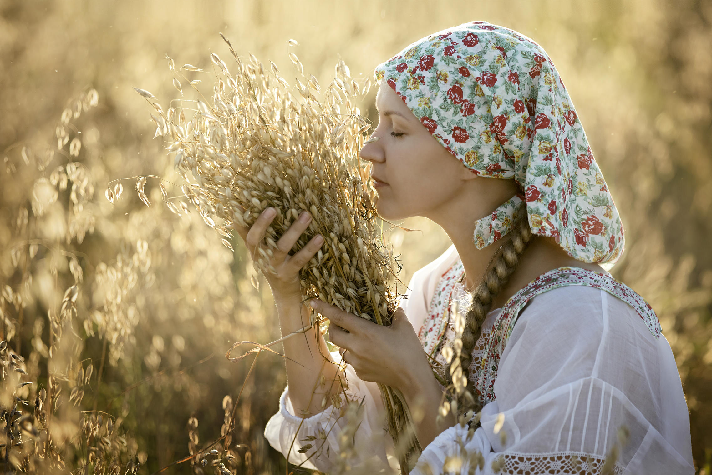 Photo Women in Slavic costumes in Belgrade